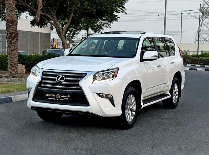 Used Lexus GX 460 II Facelift, 4.6 l, 2018 in Dubai by Q Motors, White color. GCC Specs | AUTO.AE