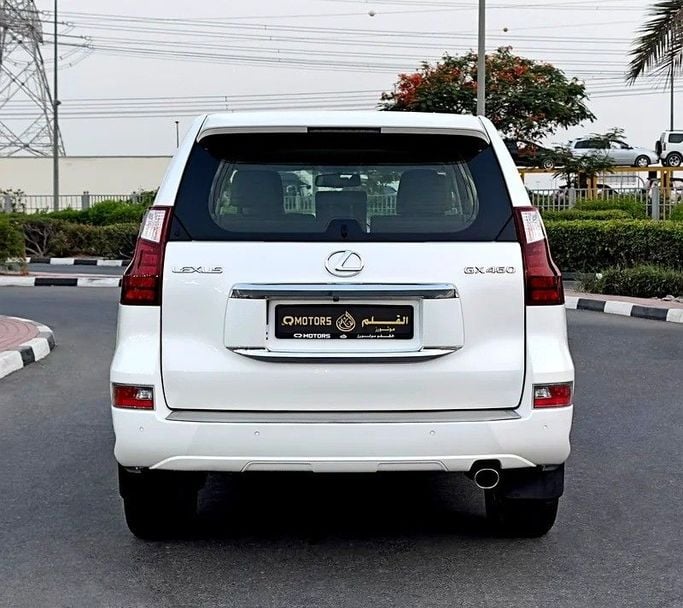 Used Lexus GX 460 II Facelift, 4.6 l, 2018 in Dubai by Q Motors, White color. GCC Specs | AUTO.AE