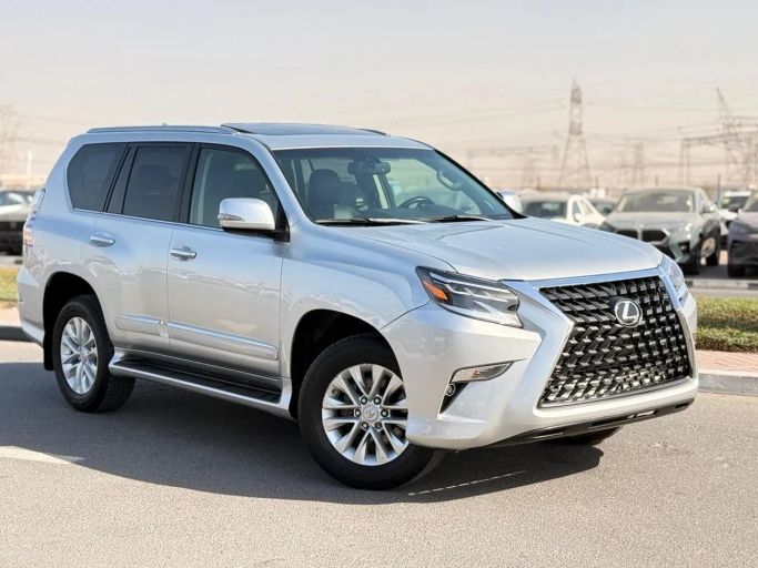 مستعملة Lexus GX 460 فيس ليفت الثاني, 4.6 l, 2018 في في دبي من GHAZNI MOTORS، اللون فضي. المواصفات الأمريكية | AUTO.AE