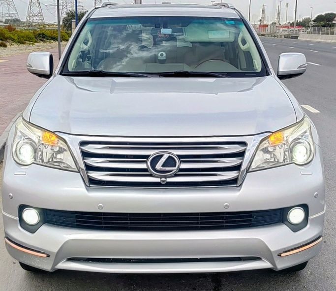 مستعملة Lexus GX 460 ثانياً, 4.6 l, 2013 في في دبي، اللون فضي. مواصفات الخليج | AUTO.AE