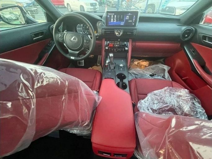 Новый Lexus IS 300 III Рестайлинг 2, 2.0 л, 2024 в Дубае от Mohamed Hakim Motors Серый цвет. GCC | AUTO.AE