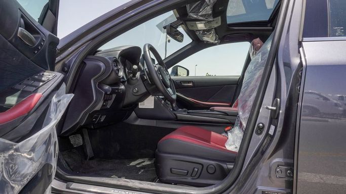 Новый Lexus IS 350 III Рестайлинг 2, 3.5 л, 2024 в Дубае от Najem Motors Серый цвет. GCC | AUTO.AE