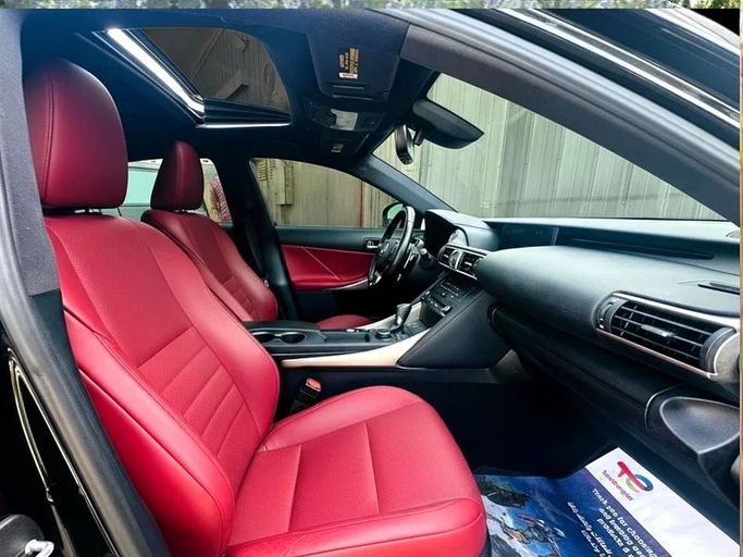 Подержанный Lexus IS 300 III Рестайлинг, 3.5 л, 2020 в Дубае от Andaleeb Cars Черный цвет. Американская | AUTO.AE