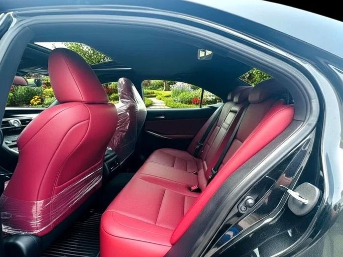 Подержанный Lexus IS 300 III Рестайлинг, 3.5 л, 2020 в Дубае от Andaleeb Cars Черный цвет. Американская | AUTO.AE