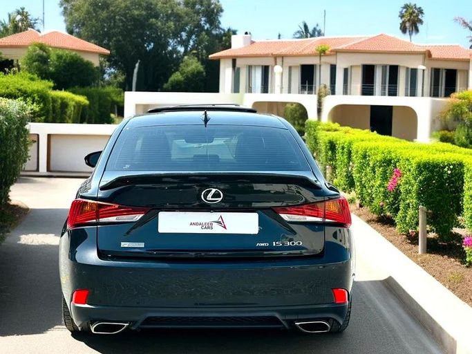 Подержанный Lexus IS 300 III Рестайлинг, 3.5 л, 2020 в Дубае от Andaleeb Cars Черный цвет. Американская | AUTO.AE