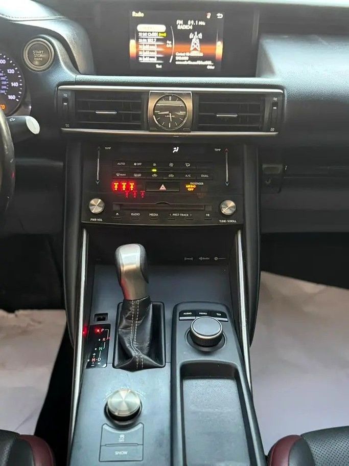 Подержанный Lexus IS 300 III Рестайлинг, 3.5 л, 2018 в Дубае от Abdo Al Muthanna Used Cars Черный цвет. Американская | AUTO.AE