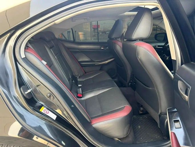 Подержанный Lexus IS 300 III Рестайлинг, 3.5 л, 2018 в Дубае от Abdo Al Muthanna Used Cars Черный цвет. Американская | AUTO.AE