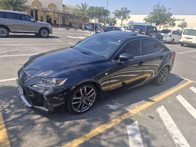 مستعملة Lexus IS 300 ثالثاً فيس ليفت, 3.5 l, 2018 في في دبي، اللون أسود. المواصفات الأمريكية | AUTO.AE