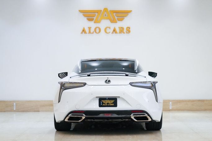 Подержанный Lexus LC 500 I, 5.0 л, 2025 в Дубае от ALO CARS USED CARS LLC Белый цвет. GCC | AUTO.AE