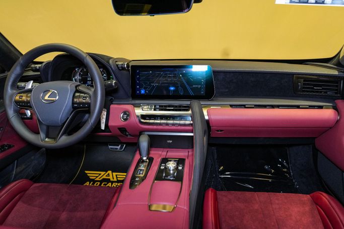 Подержанный Lexus LC 500 I, 5.0 л, 2025 в Дубае от ALO CARS USED CARS LLC Белый цвет. GCC | AUTO.AE