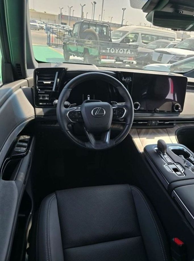 Новый Lexus LM 350h II, 2.5 л, 2024 в Дубае от Mohamed Hakim Motors Черный цвет. Европейская | AUTO.AE