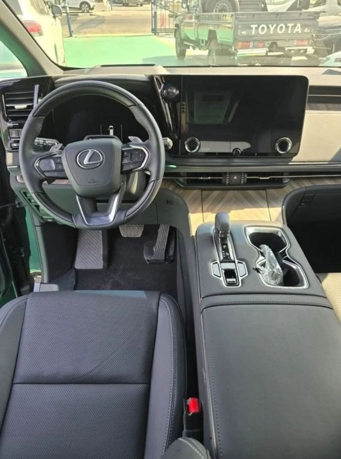 Новый Lexus LM 350h II, 2.5 л, 2024 в Дубае от Mohamed Hakim Motors Черный цвет. Европейская | AUTO.AE