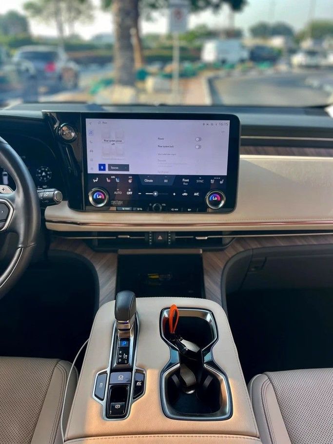 Used Lexus LM 350h II, 2.5 l, 2024 in Dubai by 66 Motors, White color. European Specs | AUTO.AE