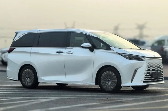 جديدة Lexus LM 350h ثانياً, 2.5 l, 2025 في في دبي من PRIME AUTOMOBILES، اللون أبيض. المواصفات الكندية | AUTO.AE