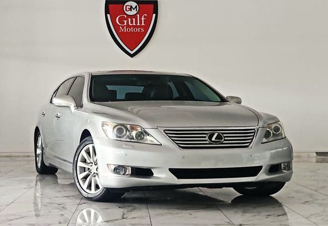 Подержанный Lexus LS 460 IV Рестайлинг, 4.6 л, 2012 в Дубае от Gulf Motors Серебристый цвет. Американская | AUTO.AE