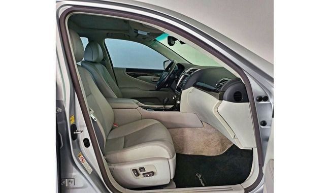 Подержанный Lexus LS 460 IV Рестайлинг, 4.6 л, 2012 в Дубае от Gulf Motors Серебристый цвет. Американская | AUTO.AE