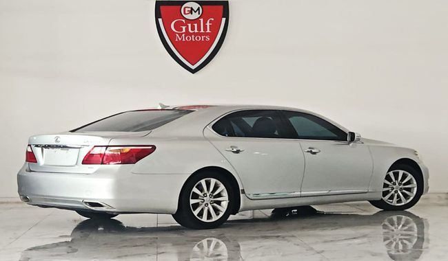 Подержанный Lexus LS 460 IV Рестайлинг, 4.6 л, 2012 в Дубае от Gulf Motors Серебристый цвет. Американская | AUTO.AE