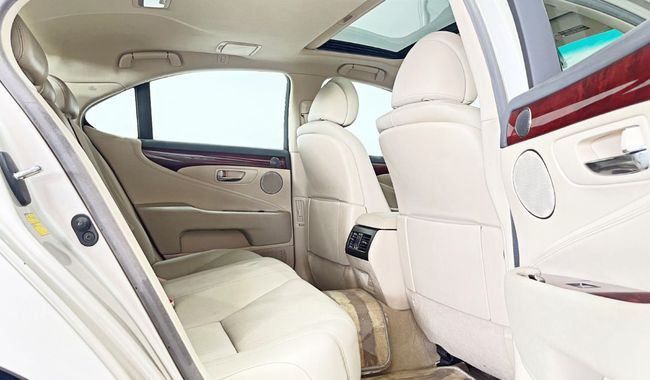 Used Lexus LS 460 IV Facelift, 4.6 l, 2011 in Dubai by Gulf Motors, Golden color. Other | AUTO.AE