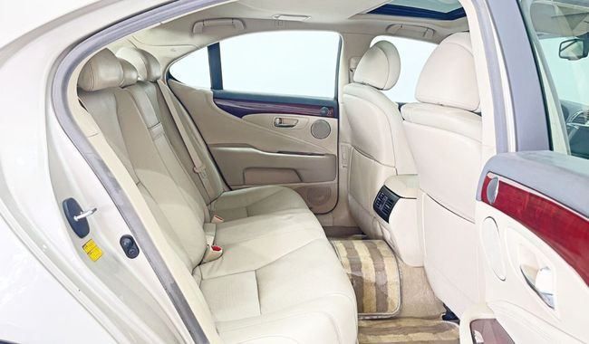 Used Lexus LS 460 IV Facelift, 4.6 l, 2011 in Dubai by Gulf Motors, Golden color. Other | AUTO.AE