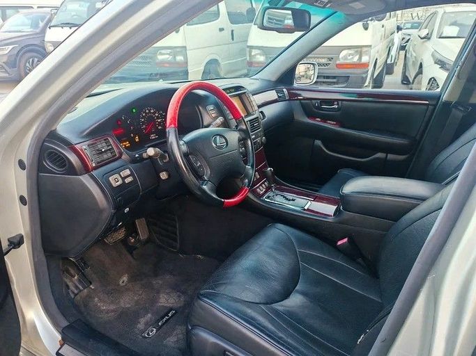 Подержанный Lexus LS 430 III Рестайлинг, 4.3 л, 2003 в Дубае от Irfan Motors Серебристый цвет. Американская | AUTO.AE