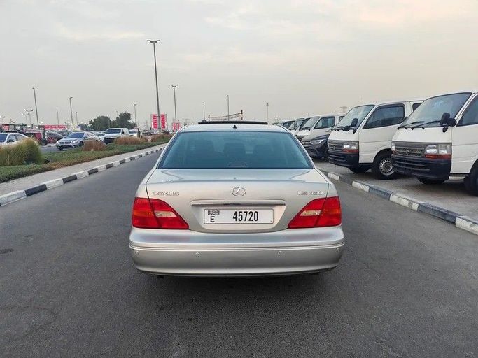 Подержанный Lexus LS 430 III Рестайлинг, 4.3 л, 2003 в Дубае от Irfan Motors Серебристый цвет. Американская | AUTO.AE