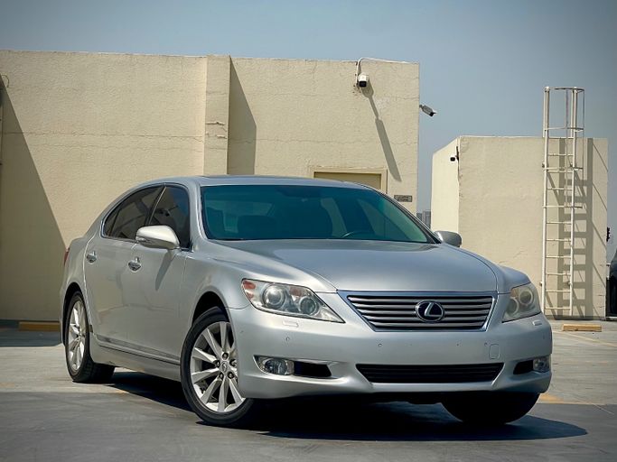 Used ⁦Lexus LS 460 L IV Facelift, 4.6 l, 2012⁩ in UAE, Dubai by Gulf Motors, Silver color. American Specs | AUTO.AE | Listing #289997