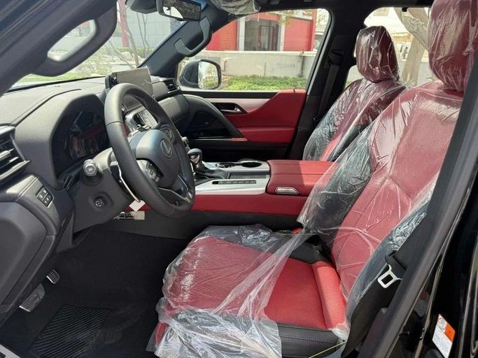 Подержанный Lexus LX 500d IV, 3.3 л, 2024 в Дубае от Royal Motors Черный цвет. GCC | AUTO.AE