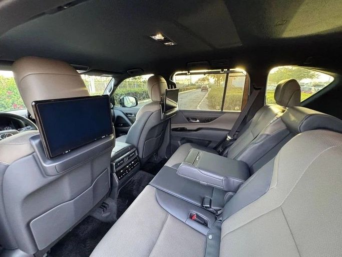 Подержанный Lexus LX 700h IV, 3.4 л, 2025 в Дубае от Royal Motors Черный цвет. GCC | AUTO.AE