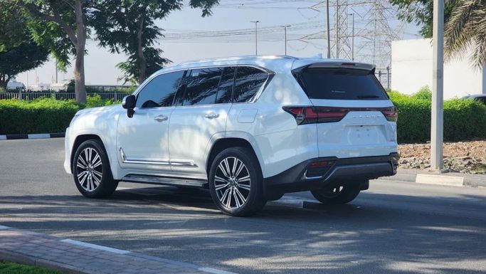 Подержанный Lexus LX 600 IV, 3.4 л, 2024 в Дубае от Alwan Global Cars Белый цвет. GCC | AUTO.AE
