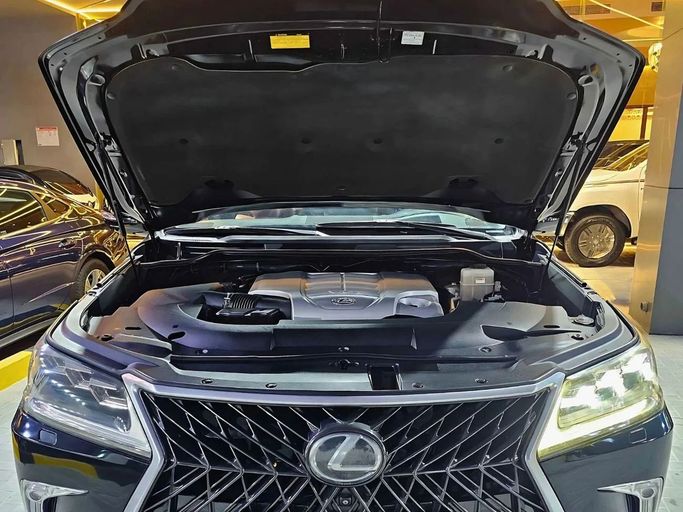 New Lexus LX 570 III Facelift 2, 5.7 l, 2017 in Dubai by SK Motors, Black color. GCC Specs | AUTO.AE