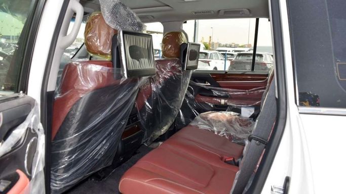 Used Lexus LX 570 III Facelift 2, 5.7 l, 2019 in Dubai by F7 Motors, White color. GCC Specs | AUTO.AE