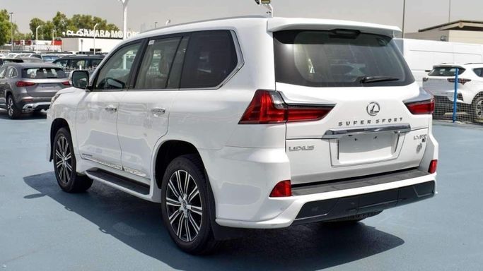 Used Lexus LX 570 III Facelift 2, 5.7 l, 2019 in Dubai by F7 Motors, White color. GCC Specs | AUTO.AE