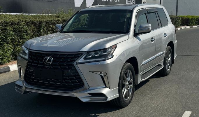 Used Lexus LX 570 III Facelift, 5.7 l, 2014 in Dubai by Alhamd Motors, Silver color. Other | AUTO.AE