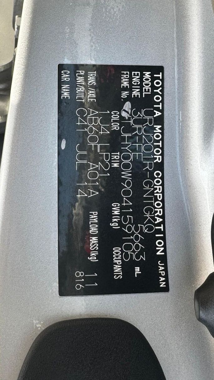 Used Lexus LX 570 III Facelift, 5.7 l, 2014 in Dubai by Alhamd Motors, Silver color. Other | AUTO.AE