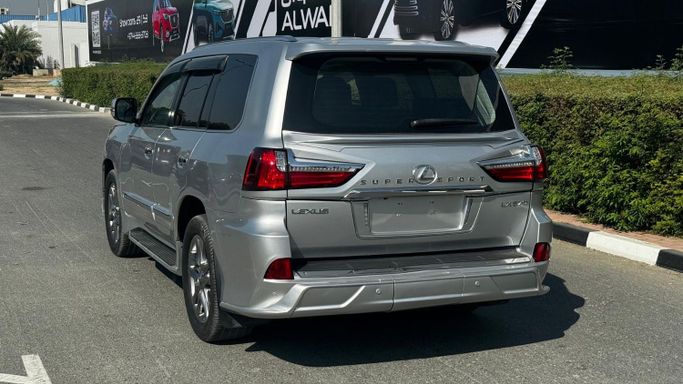 Used Lexus LX 570 III Facelift, 5.7 l, 2014 in Dubai by Alhamd Motors, Silver color. Other | AUTO.AE