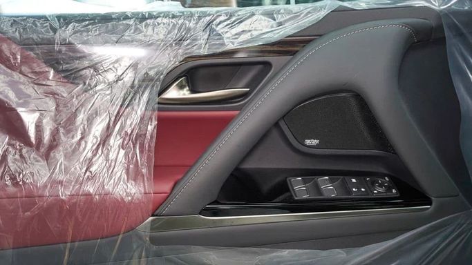 Новый Lexus LX 600 IV, 3.4 л, 2025 в Дубае от Najem Motors Белый цвет. GCC | AUTO.AE