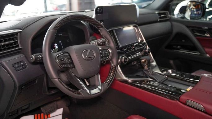 Новый Lexus LX 600 IV, 3.4 л, 2025 в Дубае от Najem Motors Белый цвет. GCC | AUTO.AE