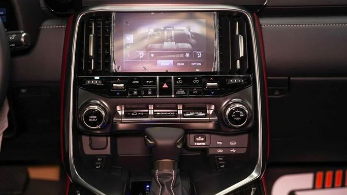 Новый Lexus LX 600 IV, 3.4 л, 2025 в Дубае от Najem Motors Белый цвет. GCC | AUTO.AE