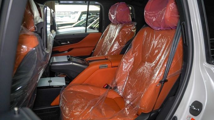 Новый Lexus LX 700h IV, 3.4 л, 2025 в Дубае от Najem Motors Белый цвет. GCC | AUTO.AE