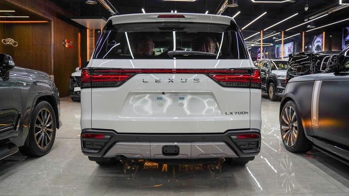 Новый Lexus LX 700h IV, 3.4 л, 2025 в Дубае от Najem Motors Белый цвет. GCC | AUTO.AE