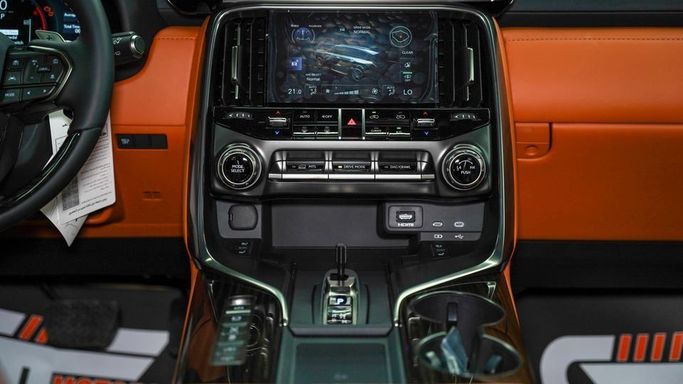 Новый Lexus LX 700h IV, 3.4 л, 2025 в Дубае от Najem Motors Белый цвет. GCC | AUTO.AE