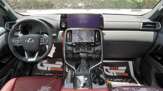 Новый Lexus LX 600 IV, 3.4 л, 2025 в Дубае от Najem Motors Белый цвет. GCC | AUTO.AE