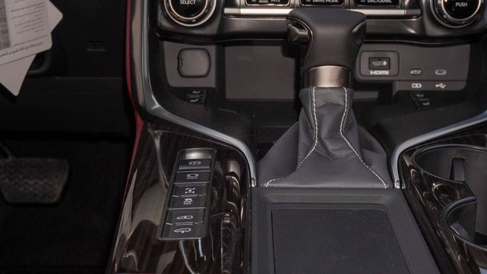 Новый Lexus LX 600 IV, 3.4 л, 2025 в Дубае от Najem Motors Белый цвет. GCC | AUTO.AE