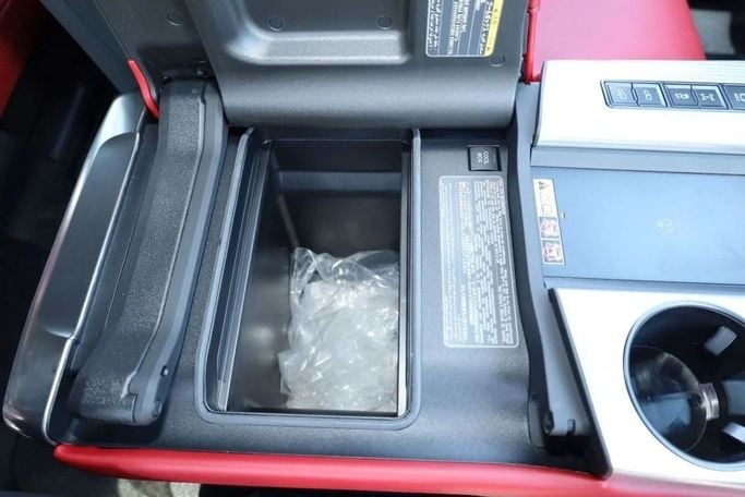 Подержанный Lexus LX 600 IV, 3.4 л, 2024 в Дубае от Top Euro Cars Черный цвет.  | AUTO.AE