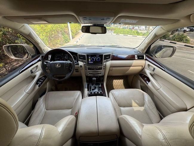 Подержанный Lexus LX 570 III Рестайлинг, 5.7 л, 2013 в Дубае от Al Faisal Motors Золотистый цвет. GCC | AUTO.AE