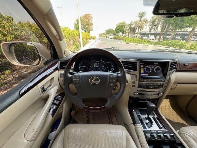 Подержанный Lexus LX 570 III Рестайлинг, 5.7 л, 2013 в Дубае от Al Faisal Motors Золотистый цвет. GCC | AUTO.AE
