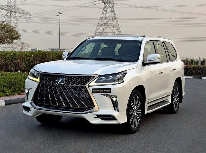 Подержанный Lexus LX 570 III Рестайлинг 2, 5.7 л, 2019 в Дубае от Q Motors Белый цвет. GCC | AUTO.AE