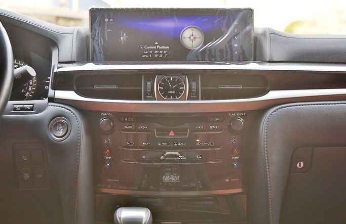 Подержанный Lexus LX 570 III Рестайлинг 2, 5.7 л, 2019 в Дубае от Prestige motors Черный цвет. GCC | AUTO.AE