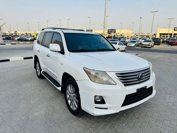 Подержанный Lexus LX 570 III, 5.7 л, 2011 в Дубае от Al Balora Al Bayda Used Cars Белый цвет. Other | AUTO.AE