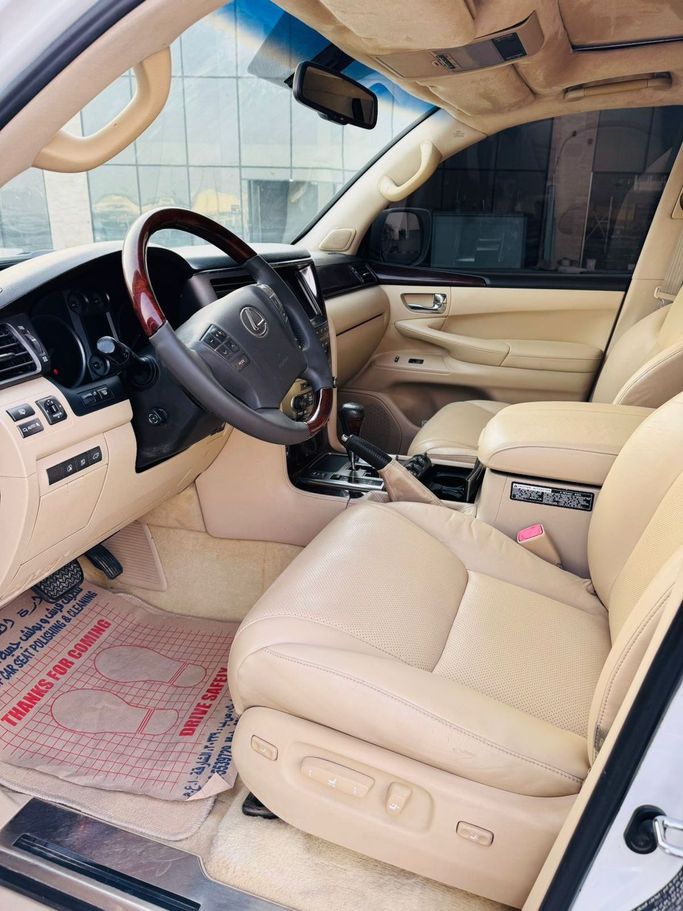 Подержанный Lexus LX 570 III, 5.7 л, 2011 в Дубае от Al Balora Al Bayda Used Cars Белый цвет. Other | AUTO.AE